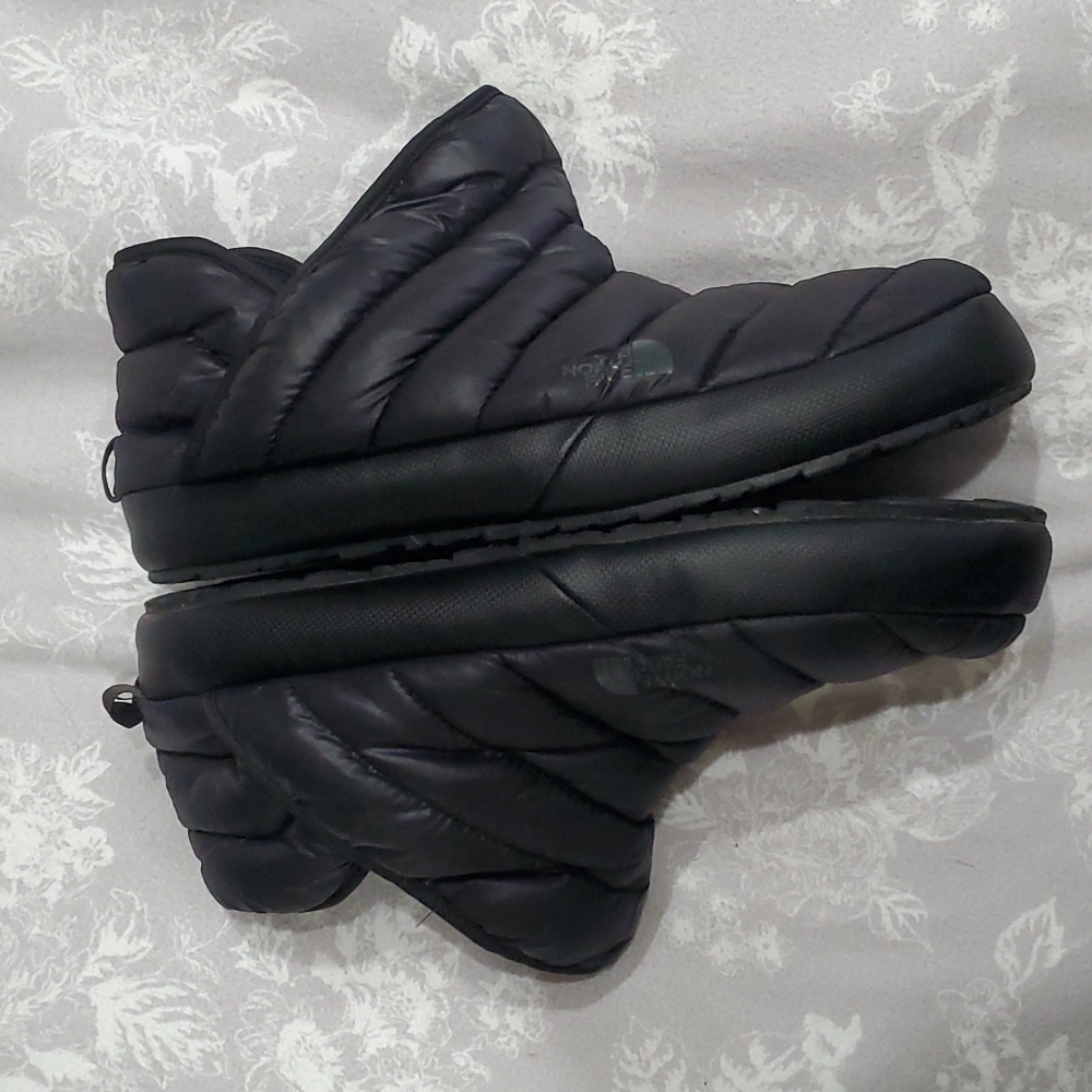 The North Face Thermoball slippers 🔥